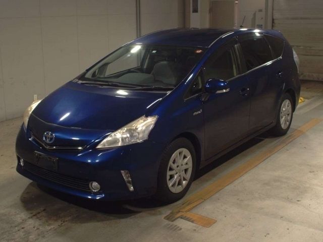 4306 Toyota Prius alpha ZVW41W 2013 г. (TAA Kyushu)